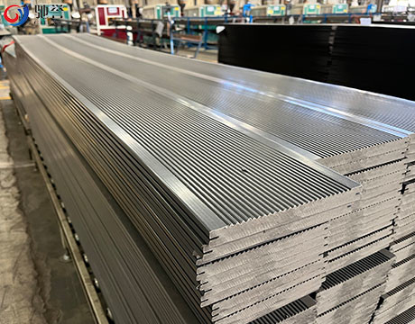 Automatyczny system transportu pneumatycznego do linii produkcyjnej drewna z tworzyw sztucznych