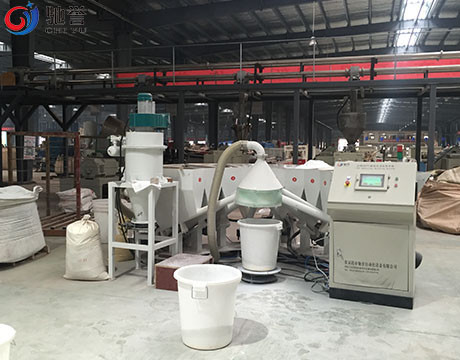 Dodatki Automatyczna maszyna dozująca do wytłaczania rur PVC Linia do produkcji podłóg SPC