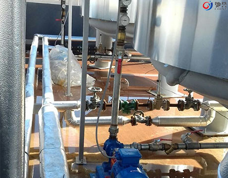 System mieszania dozowania płynnego oleju ze zbiornikiem wstępnego mieszania
